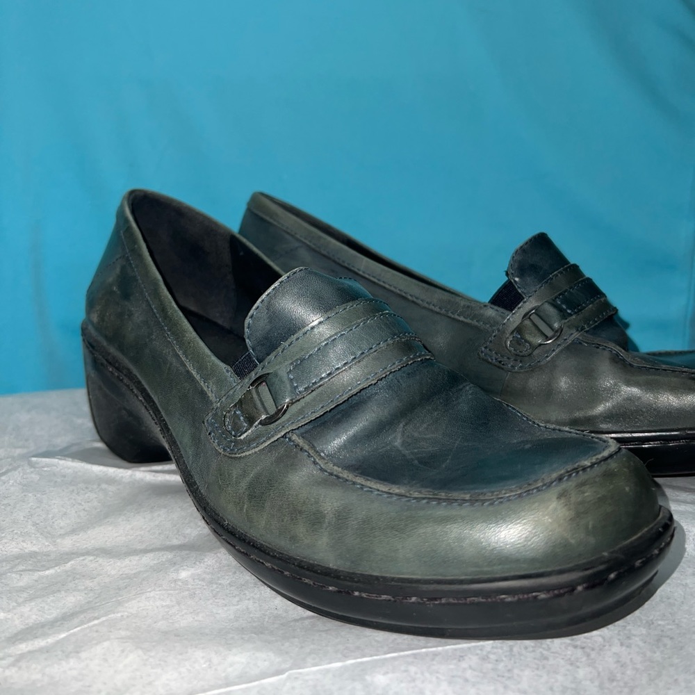 Clarks Dark Green Women’s Loafers size 9